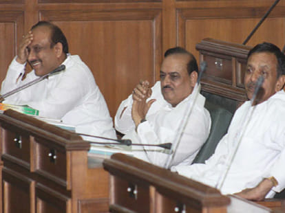 The Delhi government wants the right to seek impeachment against LG.