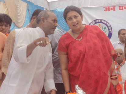 smriti irani aggressive on gandhi family in amethi
