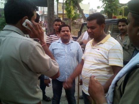 Four vehicles were forced to defend the mining mafia
