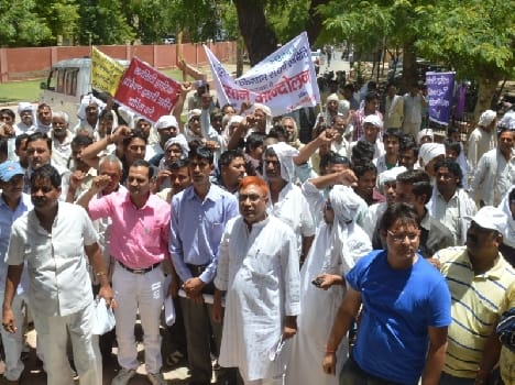 farmers protest against a construction company in mathura