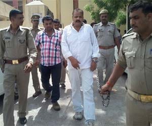 prisoner beat police sub inspector in up