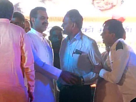 Clash between bjp MP's on stage, central minister embarrass.