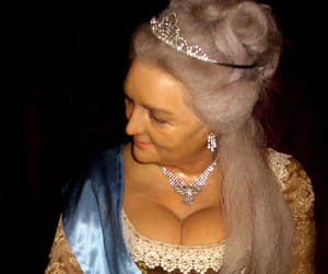 The Queen cathrine had sex Salon