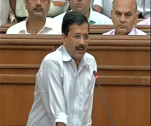 CM kejriwal backs doctors on srtike