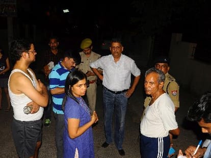 Police man shoots his wife and himself in Lucknow.