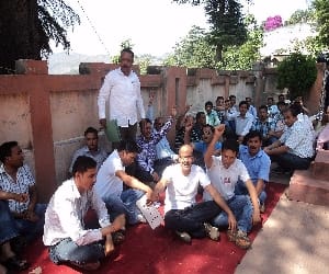 unemployed bed pass trainee protest.