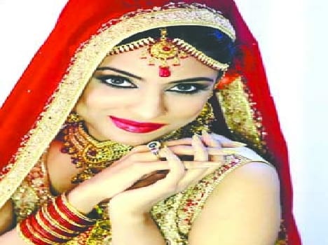 Second marriage bridegroom stuck in Rchane