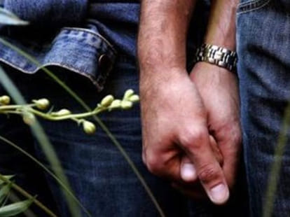 because of homosexual relationship policeman was murdered