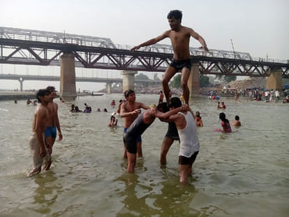 ganga dushera, three brother drowned while bathing in the yamuna