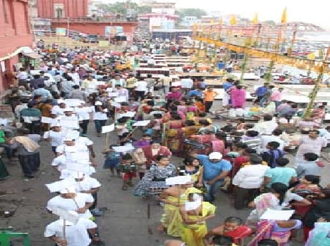 Thousands of clean, to keep the Ganga took oath