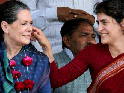 lalit modi's tweet at varun gandhi and his aunt