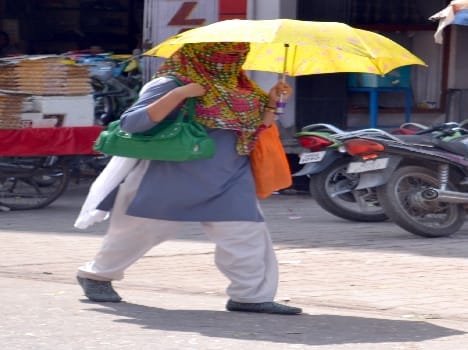 Sun showering Sholay Lu was scorching body