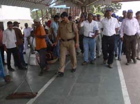  DRM was visibly annoyed by the chaos at the station