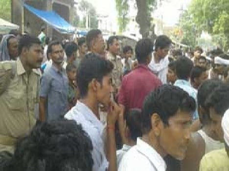 Uncontrolled truck vegetable vendor was thrashed to death