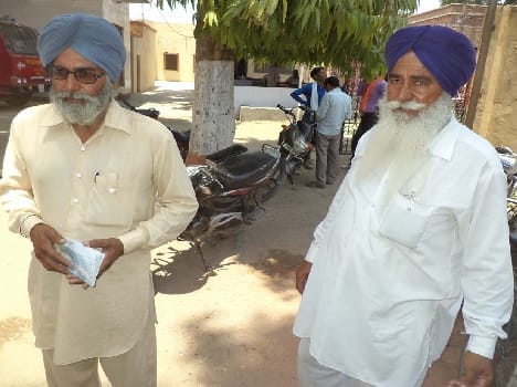 Farmer in broad daylight 2.90 lakh looted