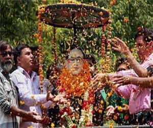 bjp-congress eye on dalit vote bank