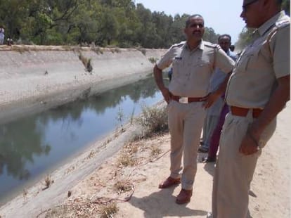 lady commit suicide with son-daughter, dead body found 