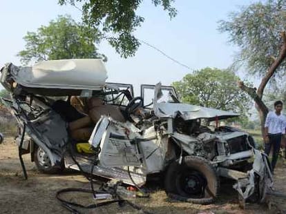 Six people died in an accident in Raebareli.