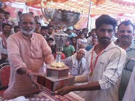 Ujiyar wins the canvas ball cricket competion
