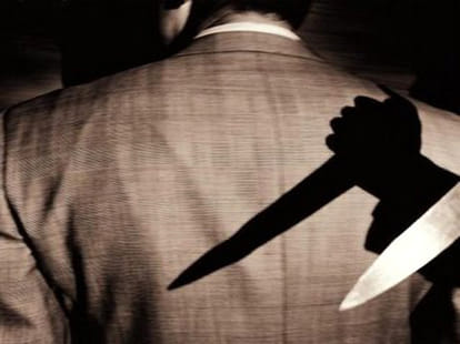 shopkeepers tried to kill their boss for removing them from whatsapp group