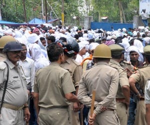 Gram Rojgar Sevak protest in Lucknow.