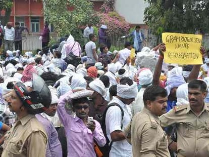 Gram Rojgar Sevak protest in Lucknow.