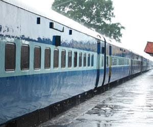 woman gave birth to child in train
