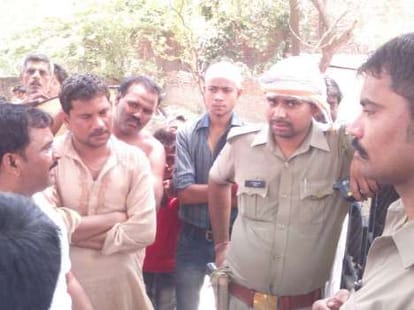 up police misbehaves with women in lucknow