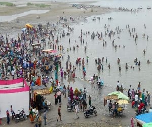 one lakh people in ganga snan