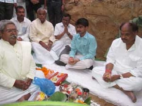 Minister of roadways worship the land