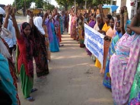 maked human chain against child labour