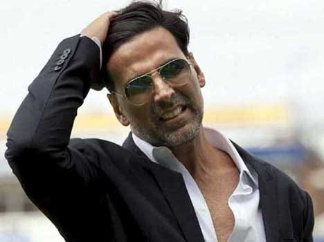akshay is having romance in france