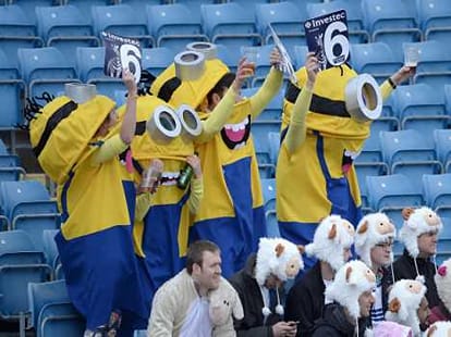 One team score 521 runs after 15 runs in first innings