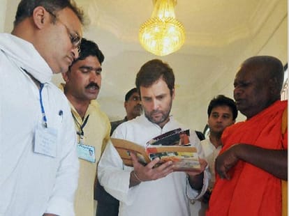 Rahul gandhi went with mcd employees in delhi