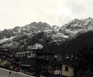 first snowfall in Kedarnath and Badrinath.