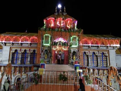 kedarnath yatra stopped due to heavy rain.