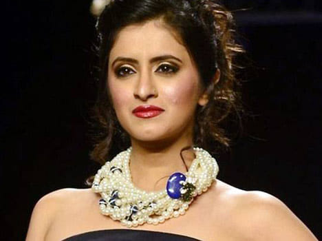 MIHIKA VERMA GOT ABUSED ON FACEBOOK BY HER FAN