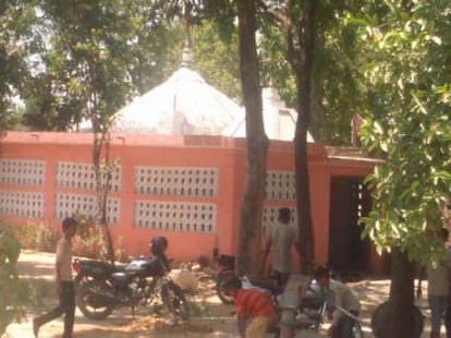 muslim people organise Bhandara.