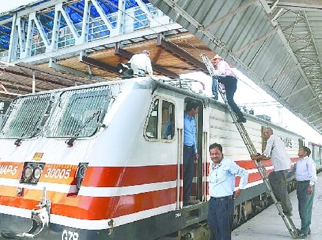 gatimaan arrived at agra cantt ten minute late