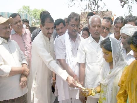 Said Minister of State Fire Czech distributed to victims