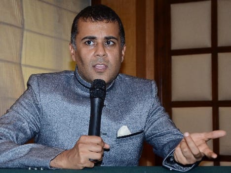 Chetan Bhagat advised to take risk to be successful.