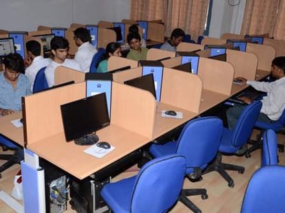 up goverment organise free computer course for poor student