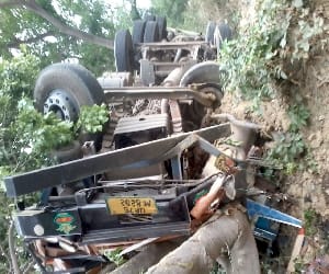 Dggmar bus and truck collide, 18 injured