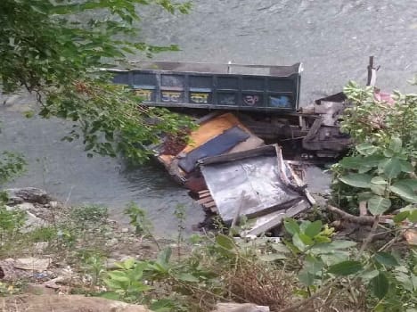 Drop in saryu in Kapkot dumper