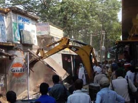 Chittu Pandey bulldozers at the crossroads again