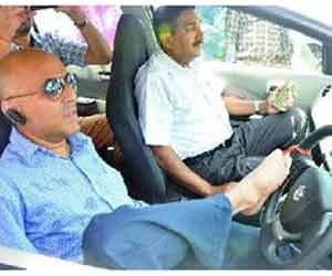 A man car driving without hand