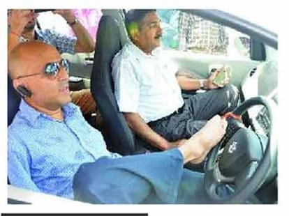 A man car driving without hand
