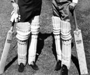 very rare picture of hindi cinema in cricket dress