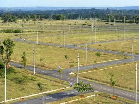 Vacant IT plot at expressway since years.
