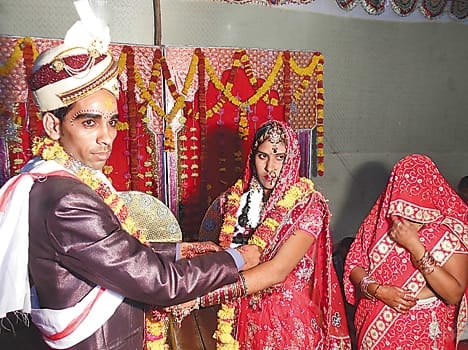 21 couples caught each other's hands